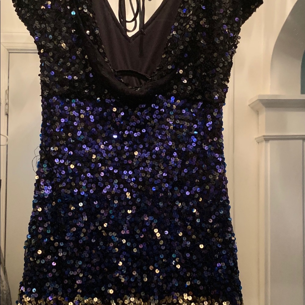 ArdenB navy & gold dress needs repaired at bottom - Picture 2 of 8